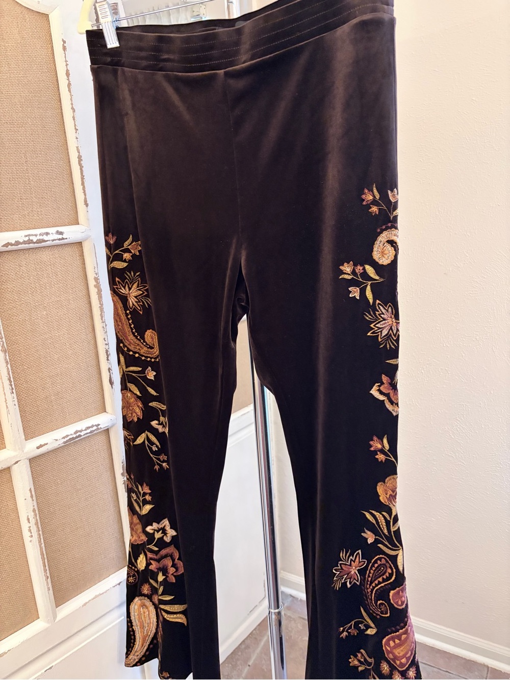 Driftwood NWOT Farrah Free People Brown Velvet Embroidered Flare Pants Large